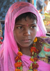 Jeune fille en rose Pali Rajasthan     